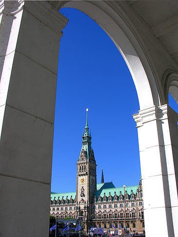 Rathaus und Alster Arkaden Foto 