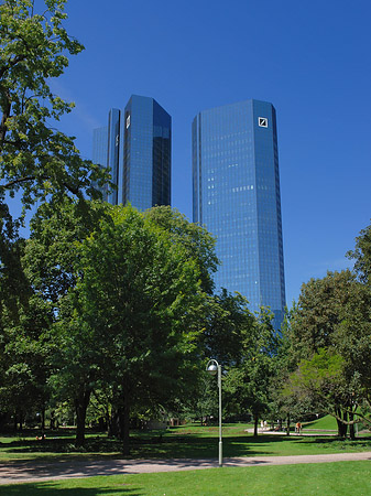 Fotos Deutsche Bank mit Wiese | Frankfurt am Main