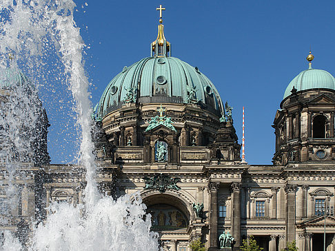 Brunnen im Lustgarten Foto 