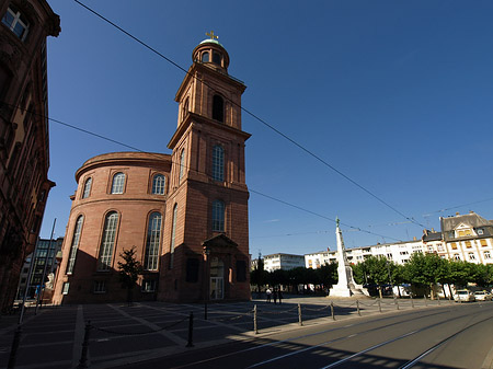 Paulskirche mit Straße