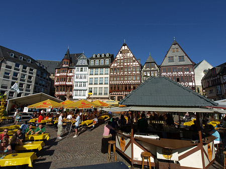 Foto Römer mit Schirmen - Frankfurt am Main