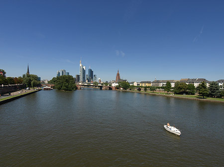 Fotos Skyline von Frankfurt mit Boot | Frankfurt am Main