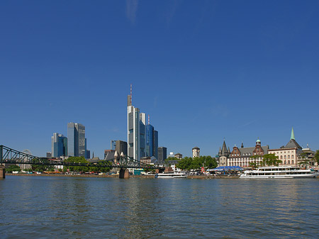 Foto Skyline von Frankfurt mit Saalhof - Frankfurt am Main